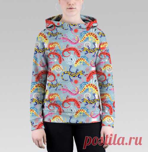 Толстовка с узором из саламандр, цветных и красивых.