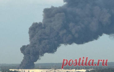 В Подмосковье горит склад с газовыми баллонами и легковоспламеняющейся жидкостью. К тушению привлекли более 50 человек и 12 единиц техники