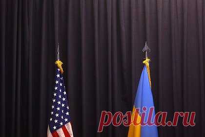 США сообщили о создании с Украиной рабочей группы по инфраструктуре. США создадут совместную рабочую группу с Украиной для изучения ее инфраструктурных потребностей в военное время и планирования постконфликтного восстановления. Совместное заявление подписали министр торговли США Джина Раймондо, министр транспорта Пит Буттиджеч и украинский министр инфраструктуры Александр Кубраков.