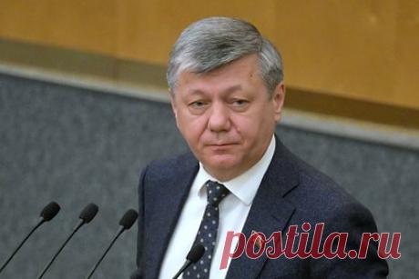 В России ответили на призыв министра обороны Германии готовиться к войне. Заместитель председателя комитета Государственной Думы по международным делам, депутат Дмитрий Новиков ответил на призыв главы Министерства обороны (МО) ФРГ Бориса Писториуса готовиться к войне с Россией. В разговоре с «Лентой.ру» парламентарий назвал истерией подобные заявления немецкой стороны.