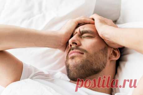 А вы знаете, когда матрас стоит заменить? Проверьте себя На матрасе не пишут срок годности — кажется, что если из него не торчат пружины, на нем еще можно спать. На самом деле есть признаки износа, на которые люди не обращают внимания. И в итоге не высыпаются и начинают день в разбитом состоянии.
Рассказываем, как понять, что матрас пора заменить на новый, и улучшить качество сна.
Появились бугры и вмятины
Каким бы качественным ни был матрас, со