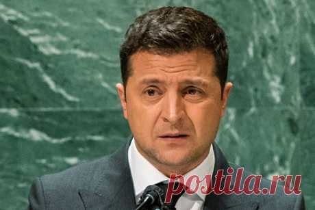 Зеленский ввел санкции против российских предприятий. Президент Украины Владимир Зеленский ввел санкции против российских предприятий. Решение принял Совет национальной безопасности и обороны. Санкции вводятся против Амурского судостроительного завода и Казанского порохового завода, а также против завода судовой светотехники «Маяк», расположенного в Севастополе.