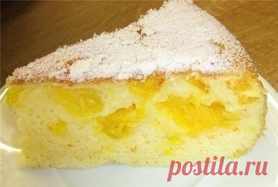 Шарлотка с апельсинами
Ингредиенты:
1.5 стакана муки
1,5 стакана сахара
5 яиц
2 апельсина
сахарная пудра
Приготовление:
1. В миксере взбить яйца с сахаром, затем всыпать муку и хорошо перемешать.
2. Форму для запекания смазать сливочным маслом, влить 1/3 теста. Апельсины очистить от кожуры и косточек, дольки очистить и разрезать на 2 части. Половину очищенных апельсинов выложить на тесто, залить еще 1/3 теста, сверху выложить оставшиеся апельсины и залить остатком теста.
3. Форму поместить в р