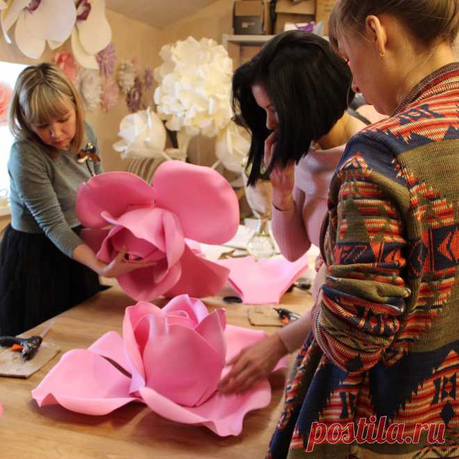 Искусство Больших Цветов 🌷 в Instagram: «@bigflowersnn провели заключительные  в уходящем году живые мастер-классы «Большие цветы для бизнеса». Ученицы уехали от нас с огромной…» 312 отметок «Нравится», 6 комментариев — Искусство Больших Цветов 🌷 (@bigflowersnn_mk) в Instagram: «@bigflowersnn провели заключительные  в уходящем году живые мастер-классы «Большие цветы для…»