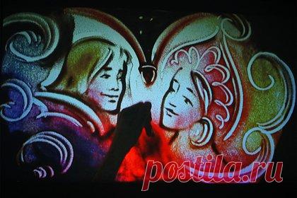 Российский город посетит единственный в мире песочный театр. Жители и гости Кирова в начале мая смогут увидеть спектакли «Царевна-лягушка» и «Помню» единственного в мире театра на песке. Как уточняется на сайте правительства Кировской области, артисты выступят на сцене «Театра на Спасской». В пресс-службе отметили, что Московский «Театр на песке» был основан в 2019 году.