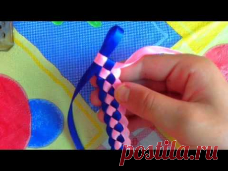 Смотреть видео Как плести фенечки дружбы (из атласных лент) TUTORIAL бесплатно онлайн скачать в качестве hd 720 У нас можно посмотреть Как плести фенечки дружбы (из атласных лент) TUTORIAL и бесплатно скачать в хорошем качестве