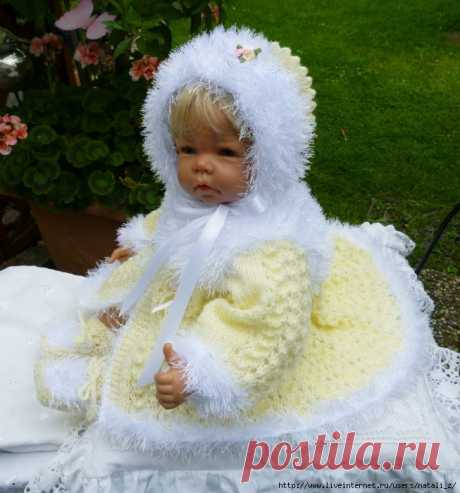 НЕЖНО - ЖЕЛТОЕ ПАЛЬТО С ТРАВКОЙ
