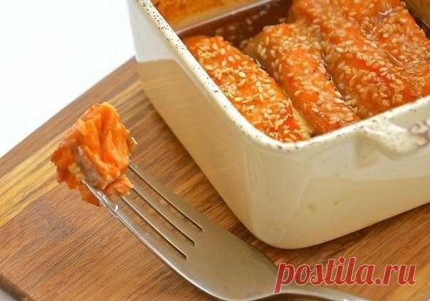 Рыба в медово-лимонном маринаде . Ингредиенты: 
небольшой кусочек лосося или трески кунжут по желанию 
маринад: 1 ст.л. соевого соуса 1 ст.л. меда 1 ч.л. лимонного сока 
соль, если соевый соус недостаточно соленый 
Кушай и худей | Лучшие рецепты