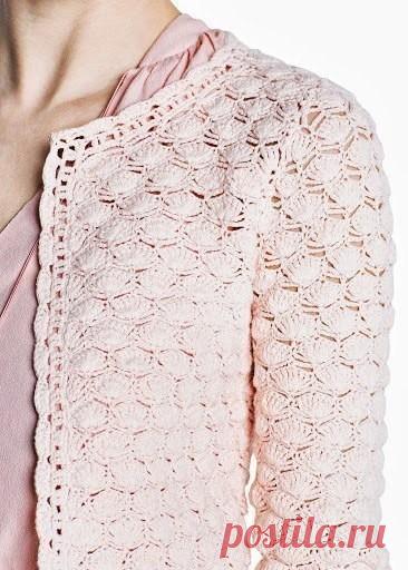 Нежный жакет персикового цвета, вяжем крючком