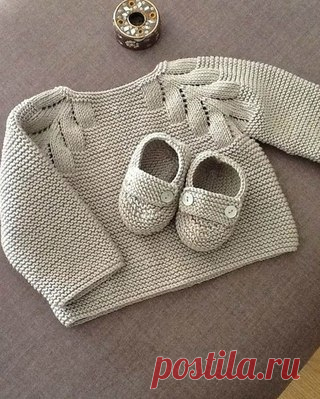 Белая кофточка с листиками
