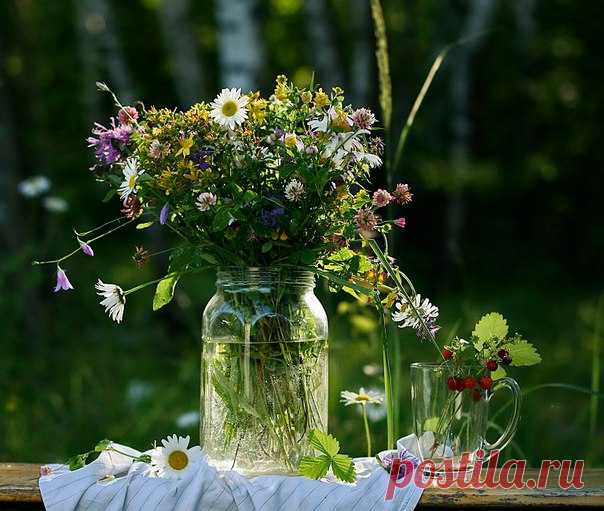 Праздники – 3 Апреля • День придумывания хороших примет • День рождения штрих-кода • День рождения мобильного телефона • Всемирный день вечеринок (World Party Day) • День рождения кофемолки • Именины у Иакова, Кирилла, Фомы, Владимира • Кирилл Катаник