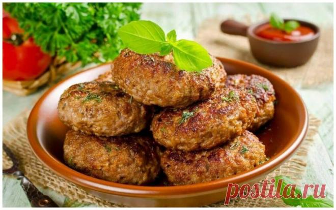 Я всю жизнь добавляла лук и яйца в котлеты, но знакомый шеф-повар подсказал, что это ошибка