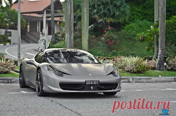 Матовый серый Ferrari 458 Italia.