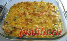 Куриная запеканка «Плезир» — эту вкуснотищу стоит попробовать. Несложное блюдо из курятины и овощей которое никогда не надоедает Ингредиенты: 3 куриные филе 2 луковицы 4 яйца 2 болгарских перца 200 г твердого сыра Соль, перец по вкусу Приготовление: 1. Филе промыть 2. Порезать кусочками. 3. Лук нарезать кольцами. 4. Лук и филе обжариваем на разных …