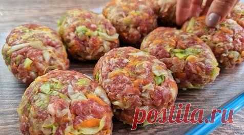 Вкуснее, чем простые котлеты: делюсь любимым рецептом из фарша и овощей | Веселая Морковка Пульс... На мой взгляд, сочетание капусты и фарша - одно из самых удачных в кулинарии.