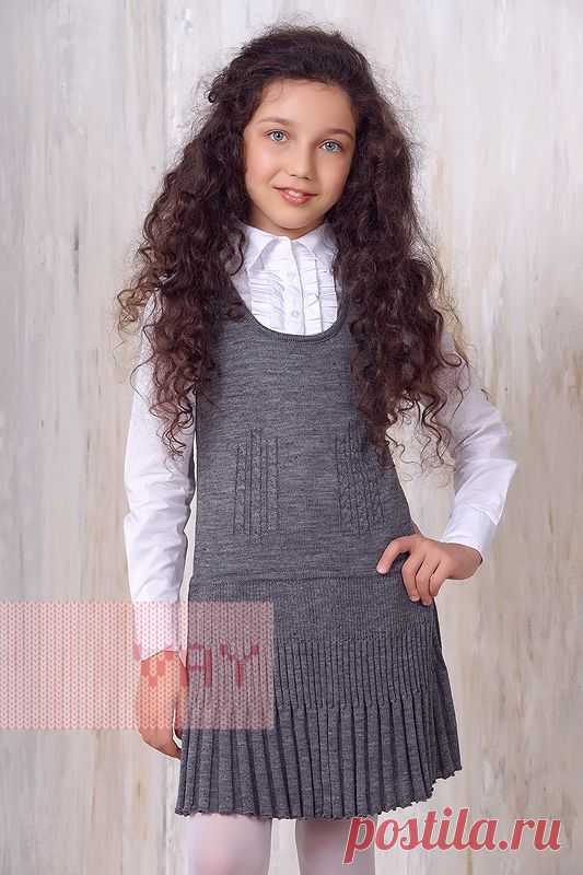 Школьная форма от марки VAY. Школьный сарафан для девочек от VAY (артикул 759), цветовое решение серый. Ещё больше школьной формы марки ВЭЙ на наших сайтах. Официальное представительство бренда VAY: купить в розницу в магазине Согревай.ру https://www.sogrevay.ru, оптовые закупки на Ньювэй.ру https://www.newvay.ru