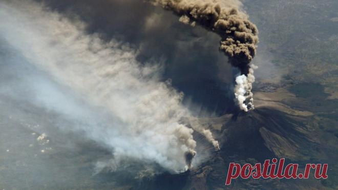 23-11-24--«США И ЕВРОПА ИСЧЕЗНУТ до 2033 года» На северо-востоке США к поверхности земли медленно движется МАГМА. Ранее ученые из NASA заявляли, что СУПЕРВУЛКАНЫ (и, в частности, Йеллоустоунский вулкан, расположенный в США на территории штата Вайоминг) гораздо опаснее астероидов или третей мировой войны.