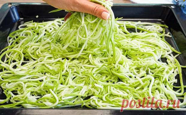 Превратили 2 кабачка в полноценную замену пицце. В таком виде она получается даже вкуснее обычной мучной - Steak Lovers - 26 июля - 43134282239 - Медиаплатформа МирТесен