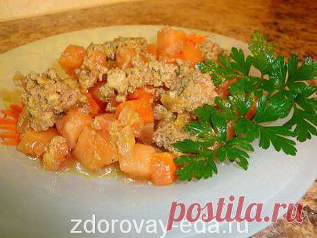 Овощное рагу с фаршем — вкусное, полезное и сытное блюдо, позволяющее готовить мясо и гарнир вместе. В зависимости от сезона или наличия тех или иных овощей, рагу можно готовить по-разному — все овощи будут кстати. Не важно, какой у вас фарш — куриный или мясной. Также такое рагу можно готовить с любым мясом, нарезанным на кусочки, не доводя его до состояния фарша. Вот такой универсальный рецепт.