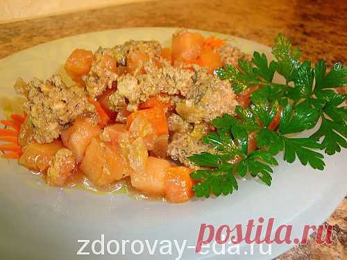 Овощное рагу с фаршем — вкусное, полезное и сытное блюдо, позволяющее готовить мясо и гарнир вместе. В зависимости от сезона или наличия тех или иных овощей, рагу можно готовить по-разному — все овощи будут кстати. Не важно, какой у вас фарш — куриный или мясной. Также такое рагу можно готовить с любым мясом, нарезанным на кусочки, не доводя его до состояния фарша. Вот такой универсальный рецепт.