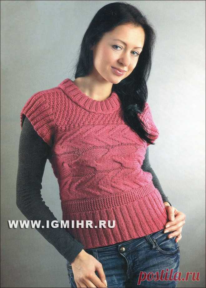 Малиновая безрукавка, связанная в поперечном направлении. Спицы