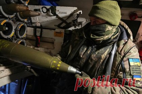 США рассмотрят поставку миллионов снарядов Украине в обход Конгресса. Администрация президента США Джо Байдена рассмотрит отправку до четырех миллионов снарядов Украине в обход Конгресса, пишет Forbes. Как отмечает издание, Байден может воспользоваться юридической лазейкой о передаче «избыточных оборонных товаров» третьим странам на 500 миллионов долларов в год.