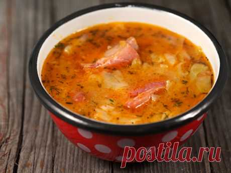 Щи с копчеными ребрами
Вкуснейшие щи с копчеными свиными ребрами и овощами.