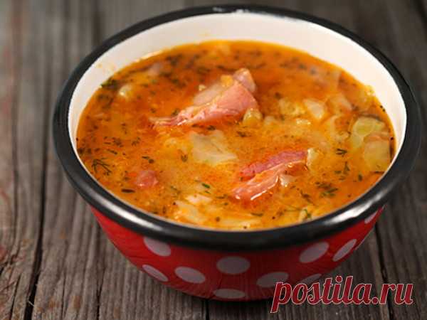 Щи с копчеными ребрами
Вкуснейшие щи с копчеными свиными ребрами и овощами.