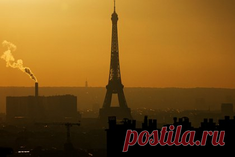Во Франции пожаловались на рост цен цен из-за санкций против России. Отказ Франции от импорта российского энергосырья спровоцировал кризис во всей еврозоне и, в частности, сказался на жизни французов, которые столкнулись со «взрывным» ростом цен на энергоносители, заявила депутат Национального собрания Франции Мари-Франс Лоро, выяснила «Лента.ру».