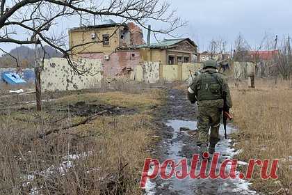«Либо они, либо мы» Что известно о российском бойце, оставившем прощальное послание на стене в Марьинке?. Бойцу Вооруженных сил России Роману Рудакову, оставившему прощальное послание на стене в Марьинке, было 22 года. Как выяснили военные корреспонденты, он проживал в Батайске Ростовской области. Журналисты обнаружили архивный сюжет регионального телеканала «Батайск ТВ», в котором Рудаков демонстрировал повестку.