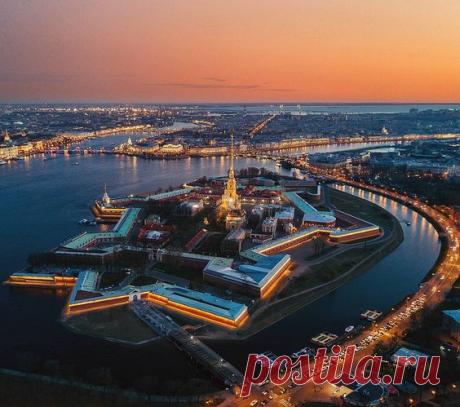 Петропавловская крепость. Санкт-Петербург. Автор фото: Михаил Зефиров (Zefirovm). / Источник: vk.com  |  Pinterest