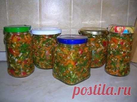 Самая вкусная заправка для борща, супа и других блюд - вкусно и выгодно Все ингредиенты растут на ваших грядках. Попробуйте, очень вкусно и выгодно. Ничего не пропадает - все в дело идет!

При засолке овощей и зелени они сохраняют много витаминов до весны. Я давно делаю заготовку овощей таким способом. Это очень удобно зимой: при варке борща, супа или других блюд поло