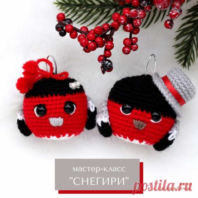 PDF Снегири крючком. FREE crochet pattern; Аmigurumi toy patterns. Амигуруми схемы и описания на русском. Вязаные игрушки и поделки своими руками #amimore - маленькая птичка, птицы, елочное украшение в виде снегиря, игрушки на ёлку, ёлочные шары, Новый год.
