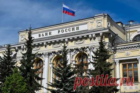 ЦБ предупредил россиян о мошеннической схеме с высокой доходностью. Мошенники в прошлом году начали чаще обманывать россиян, обещая способы почасового заработка с высоким доходом, предупредил директор департамента противодействия недобросовестным практикам ЦБ Валерий Лях. Такую схему использовали почти десять процентов финансовых пирамид, отметил он.