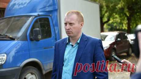 «Чувствовали, что их будут прикрывать». Директор «КДУ-3» о причинах мусорного коллапса и долгах «Куприта»
В новогодние праздники Киров практически утонул в мусоре, по некоторым адресам свалки до сих пор не убраны. Раньше провалы с вывозом мусора в начале года тоже были, но масштаб был меньше, а проблема была не такой затяжной. Портал Свойкировский поговорил с директором ООО «КДУ-3» Вячеславом...
Читай пост далее на сайте. Жми ⏫ссылку выше