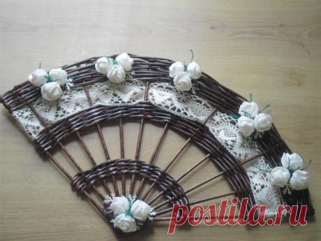 Веер из картона и бумажных трубочек