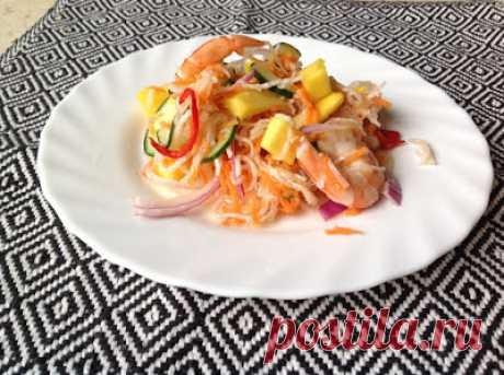 Максимум вкуса: Салат с манго и креветками