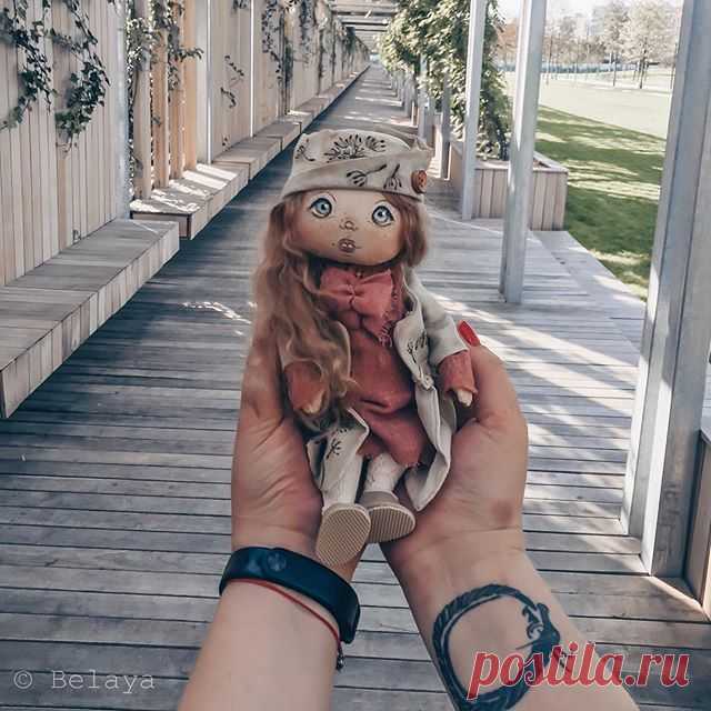 ⠀⠀⠀⠀⠀⠀Я косячник уровень 100!🤣
День косяка сегодня у Валерии☺️. Сперва я передержала краску и цвет волос у моих будущих кукол будет сиреневый🙊.
⠀⠀⠀⠀⠀⠀Потом я не по фЕншую пост выложила и всё моё творчество в профиле рухнуло😱😭.
⠀⠀⠀⠀⠀⠀Вся моя лента это как карточный домик, одну карту не так положи и хана дворцу🤪😭. Кто там говорит, что инста это не работа?!))) Велком за меня вести профиль 😄
⠀⠀⠀⠀⠀⠀Сейчас 9484 шага, вот пока их все шагала, пыталась в превью навести поряд...