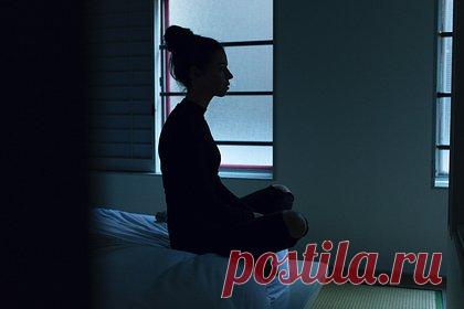 Россиянам перечислили способы справиться с бессонницей. Сомнолог Кадрия Валеева перечислила способы борьбы с бессонницей. По ее словам, часто причиной бессонницы становится стресс. «В этом случае, чтобы наладить сон, важно проводить антистрессовые мероприятия: это могут быть аутогенные тренировки, дыхательные упражнения», — объяснила Валеева.