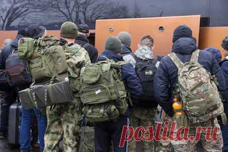 Москвич сбежал с пункта сборов на службу. В Москве 25-летний призывник сбежал с пункта сборов на службу. Москвич состоял на воинском учете и попал под осенний призыв. Его здоровье оказалось пригодным для службы. Тогда мужчина поехал к месту сборов на улицу Дмитрия Ульянова. Сначала он стоял и ждал у входа, а затем сбежал.