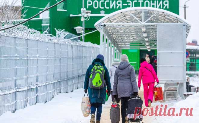 Перевозчики изменят формат проезда из Петербурга в Таллин на автобусе. Пассажирам из-за закрытия на реконструкцию погранперехода «Ивангород» с 1 февраля придется преодолевать границу пешком. Поэтому до КПП в России их будет довозить один автобус, а на эстонской стороне они будут садиться на другой