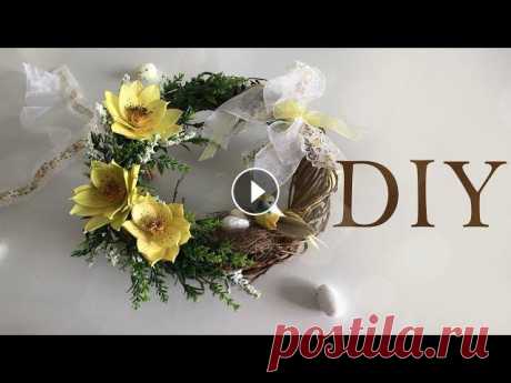 Пасхальный венок на дверь с цветами из фоамирана своими руками | DIY | Foam flowers Всем привет! В этом видео делаем пасхальный веночек c цветами ручной работы из фоамирана, искусственной зелени, пенопластовых яиц, декоративной птички...