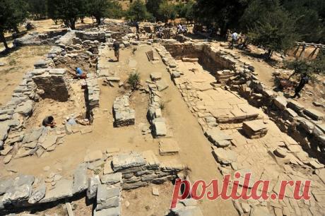 Археологи сообщили о новых находках на развалинах дворца Зоминтос на острове Крит | История