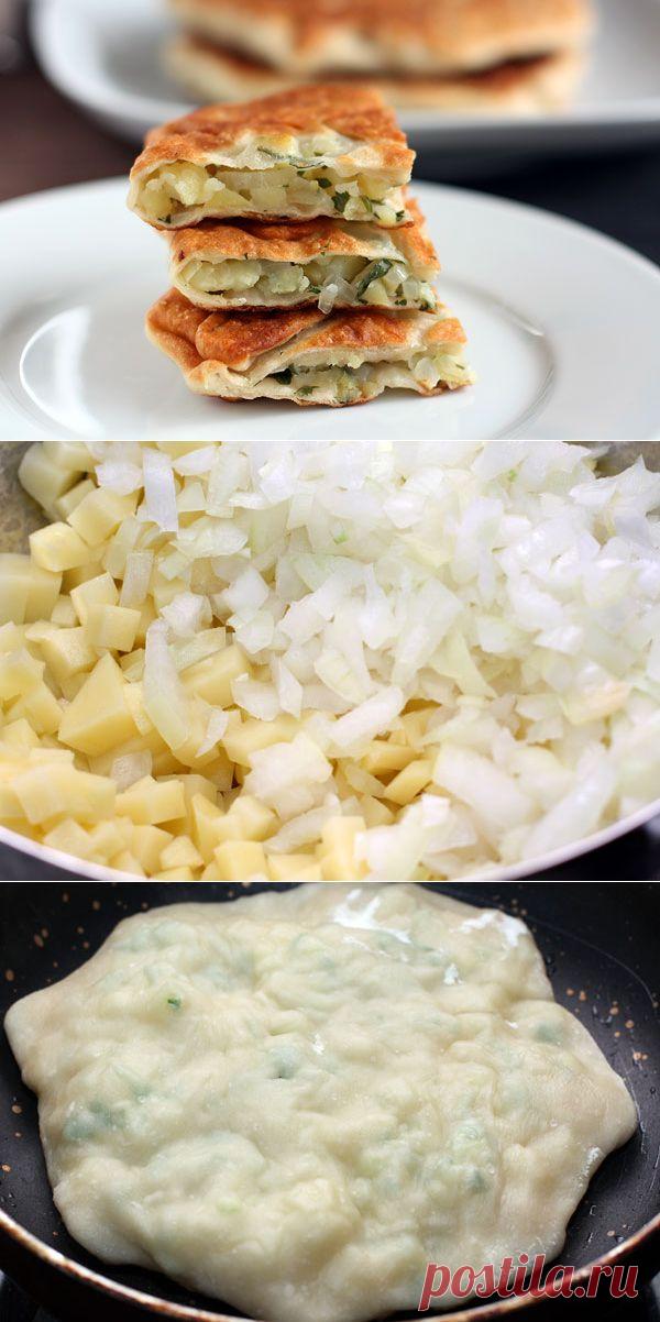 Плацинды с картошкой 

Вам понадобится:
Мука пшеничная	550 г	
Соль	1 ч.л.
воду (около 300 мл, в зависимости от муки)
Картофель	  400 г	
Лук репчатый (100г)	1 шт.
Петрушка	10 г	
Растительное масло	100 мл