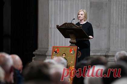 Великобритании предрекли роль посмешища при новом премьере. С приходом к власти нового премьер-министра Лиз Трасс Великобритании грозит «серьезная опасность стать не просто униженной, а, что еще хуже, посмешищем». Обозреватель Bloomberg указал, что страну захлестнул «вихрь несчастий»: смерть королевы Елизаветы II, высокая инфляция, состояние экономики, кризис на Украине.