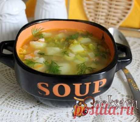 Суп из зеленого гороха с копченостями Очень вкусный, ароматный суп из зеленого гороха с копченостями, сваренный на курином бульоне.