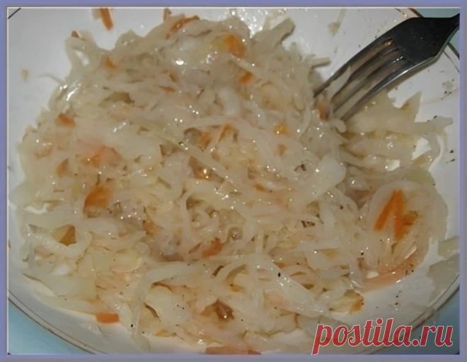 Квашеная капуста по этому рецепту получается очень вкусная, хрустящая и также довольно быстро готовится!