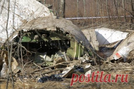 Комиссия Польши продолжит расследование крушения Ту-154 Качиньского. Глава комиссии назвал незаконным решение министра национальной обороны Польши о ее ликвидации.