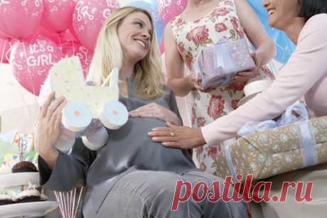 Невероятно милый праздник с забавным для русского уха названием Baby Shower (Бэби Шауэр, в буквальном переводе – «Детский душ») родом из США. Ничего общего с купанием реальных младенцев он не имеет: торжество устраивается для того, чтобы «засыпать» будущую маму множеством подарков для ее малыша. А также – создать ей хорошее настроение в преддверии скорых родов… Существуют ли негласные правила проведения подобной вечеринки? ...