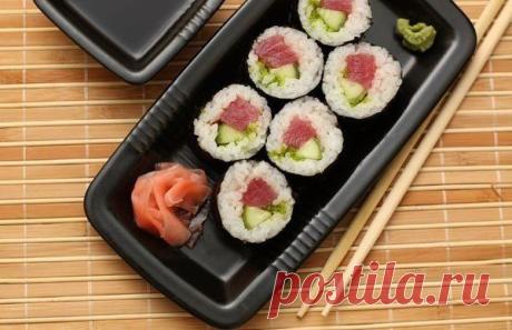 Роллы с тунцом и огурцом | Вкуснолог...